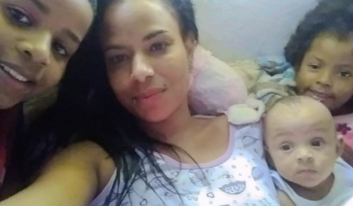 Mãe solo com 3 filhos desemprega,nos ajude nesse sonho. 