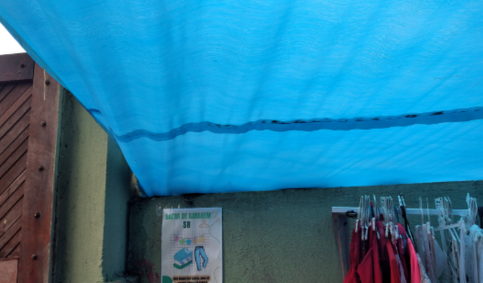 Comprar telhado para meu brechó que eu abri e na chuva caiu as telhas e ficou sem telhado