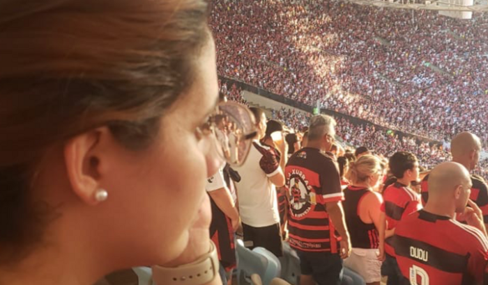Ajudar uma torcedora do Mengao a ver os jogos!