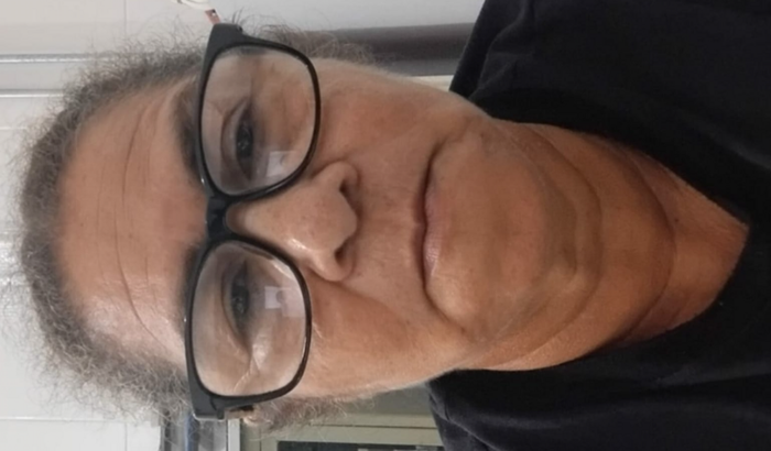 Ajude a Sra Thelma a restabelecer sua visão.
