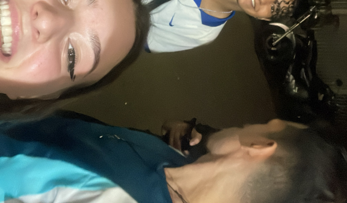 me ajude a comemorar meu aniversario com meus besties 😭