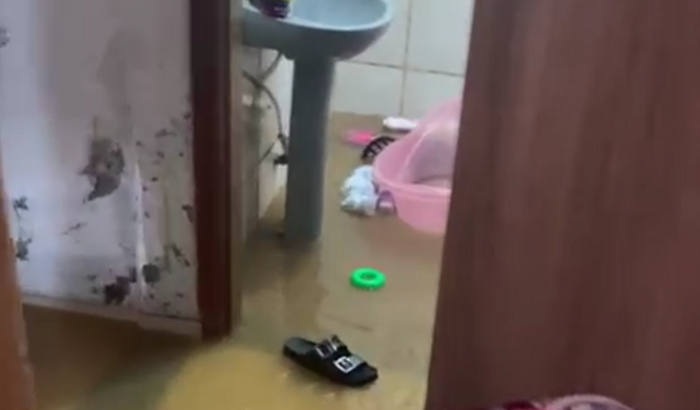 Enchente invadiu minha casa.