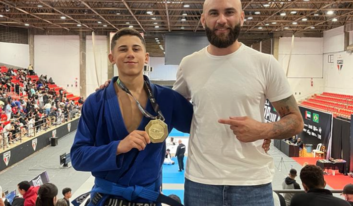 AJUDEM UM ATLETA IR PARA FORA DO PAIS 