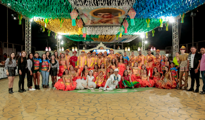 “uma mão amiga para nossa junina Juntos & Misturados (J&M) para comprar-mos nosso figurino 2024 R$ 10.000,00”