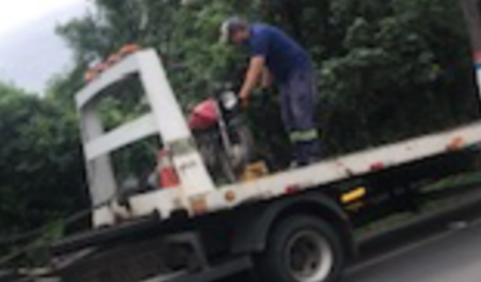 Ajudar Kassiano a tirar minha moto do deposito