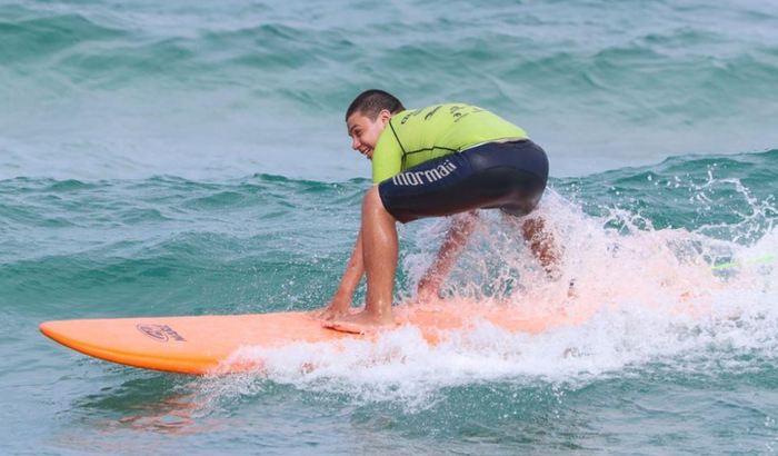 Surfando com o Rapha: Ajude um jovem autista