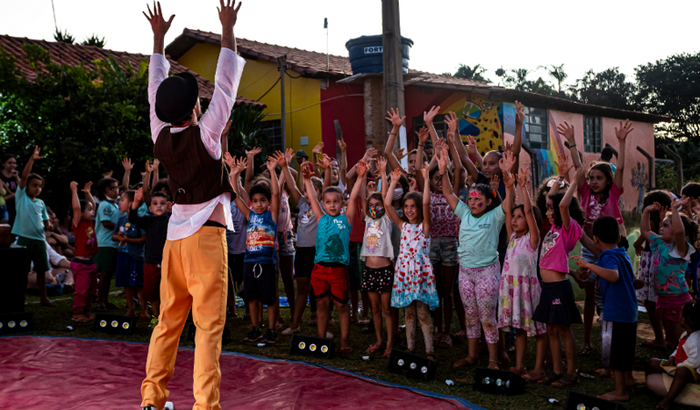 Bienal O Salto do Espinhaço: Circo e Arte na Serra do Cipó 