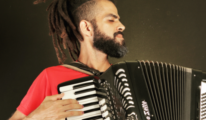 Ajude o sanfoneiro Bombinha a recuperar seu instrumento de trabalho