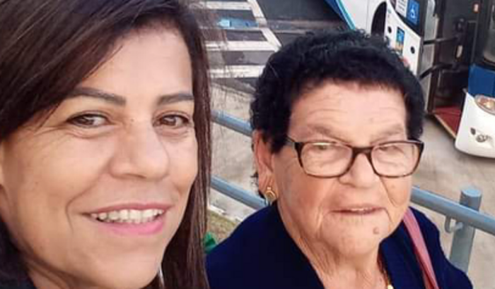 Ajuda para. Construir um comércio no ramo de alimentação na beira do asfalto!