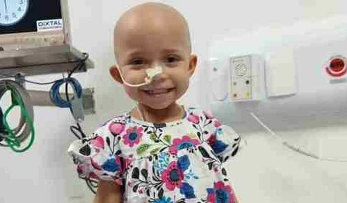 Ysadora tem 2 anos há 1 ano e meio foi diagnosticada com um câncer raro