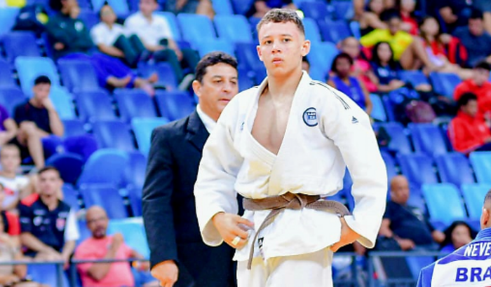 Arrecadação para estágio internacional 