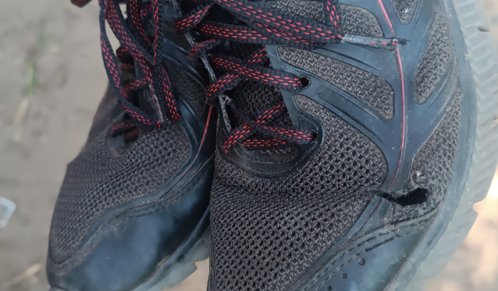 Atleta de corrida rústica  preciso de um tênis 