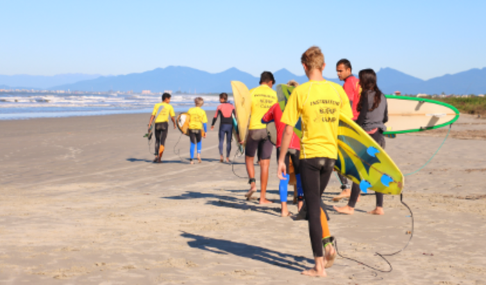 Apoie a Escola de Surfe Comunitária de Pontal do Sul!
