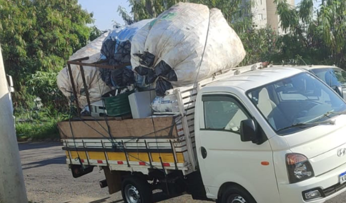 Arcar com despesas de automóvel e mão de obra do mecânico. O automóvel é minha ferramenta de trabalho.