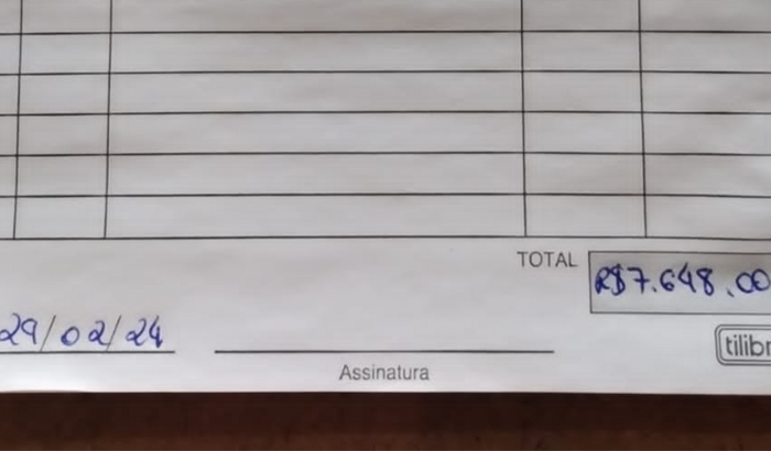 Uma mão amiga  ajude-me a retirar o carro da mecânica,  uma das fontes de renda da minha família. 