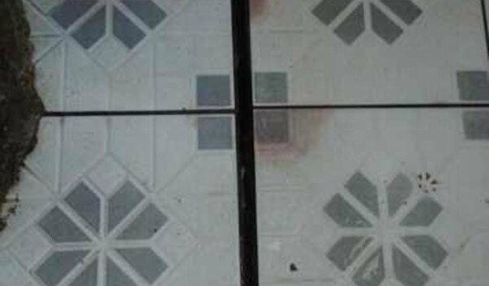 Muro do banheiro está caindo 