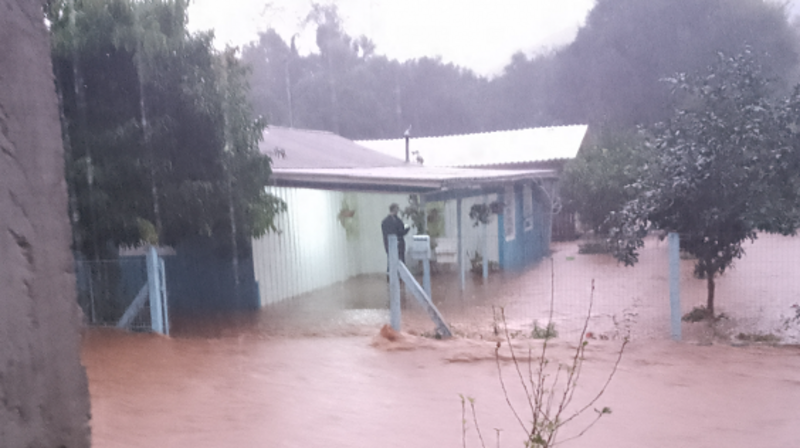Ajuda para recomeçar após a enchente