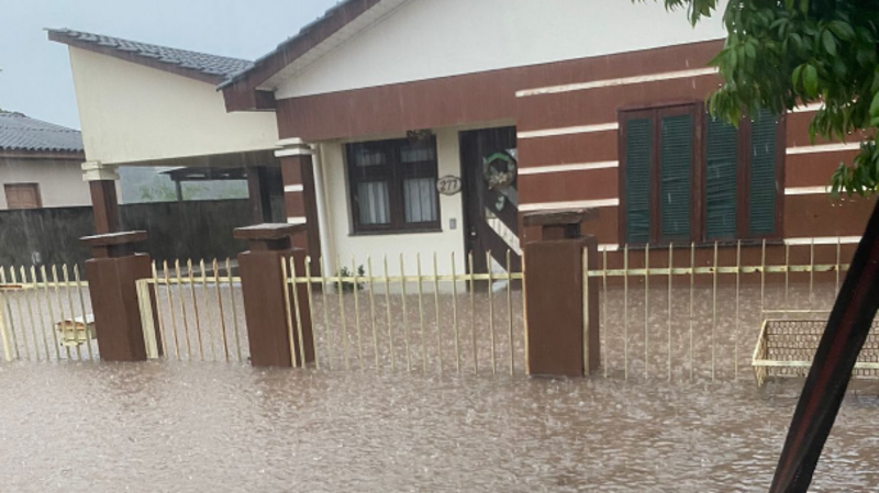 Ajuda Maria e Clênio enchente Restinga Seca 
