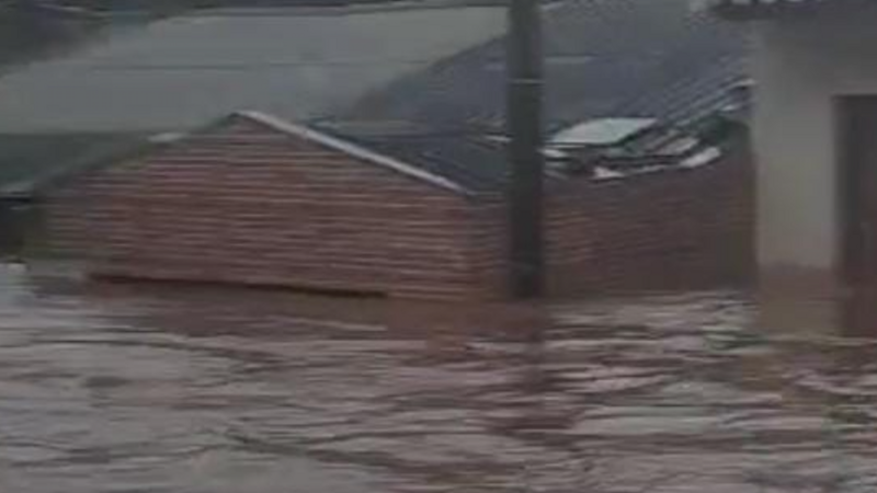 Ajuda reconstrução casa após perda total em enchente 