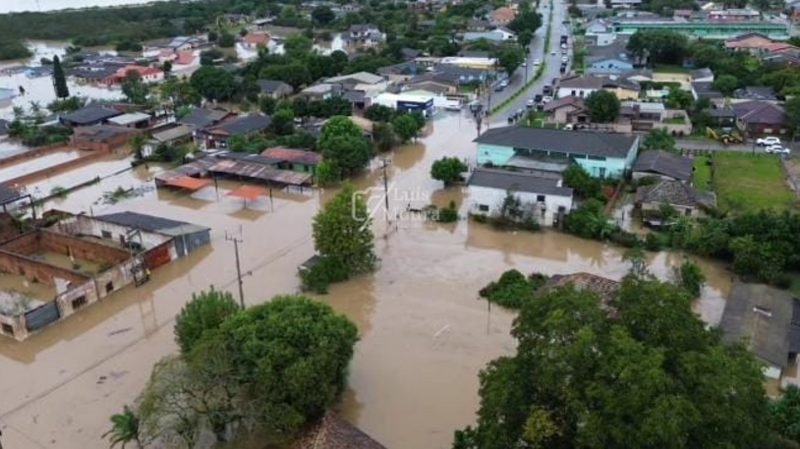 Família desabrigada enchente Arroio dos Ratos 