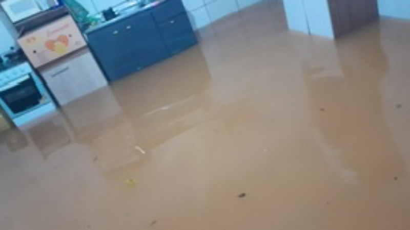 Recuperar as coisa do meu bebê, perdido na enchente.