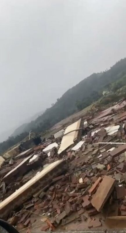 Contribua para que Charles e sua família reconstruam sua casa 