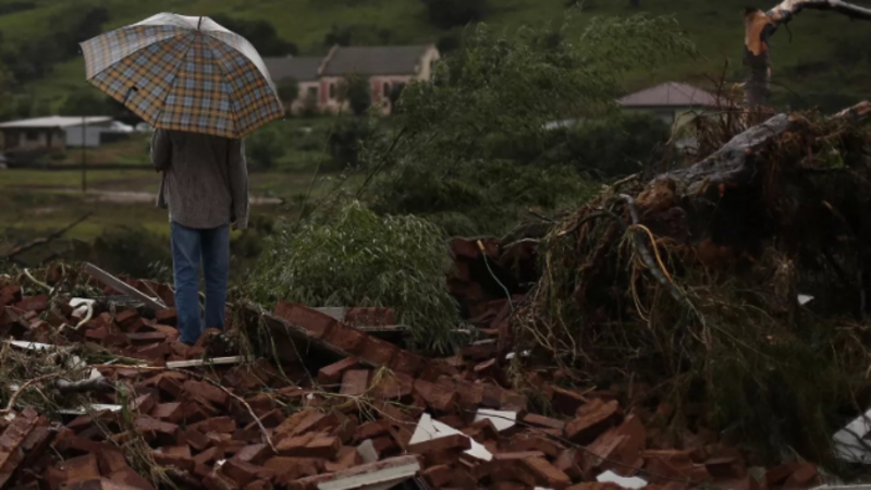 Arrecadação monetária para cestas de higiene e alimento aos atingidos pelas chuvas no RS.