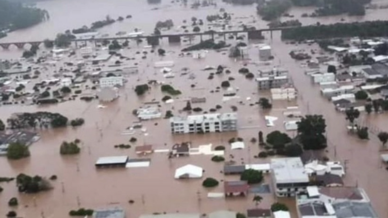 Ajuda para vítimas das enchentes