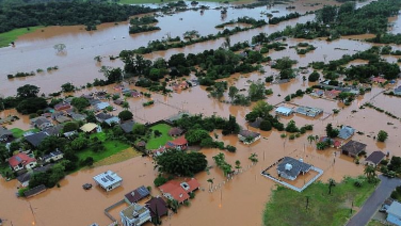 ENCHENTE NA CASA DE JAIR E SELMIRA MARQUES