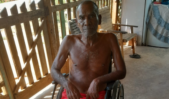 Ajudar O Sr João A Conseguir Comprar A Cadeira De Rodas Elétrica