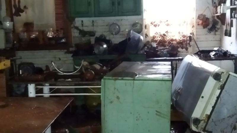 Mobiliário para casa atingida pela enchente