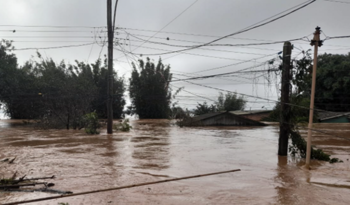 Ajuda para tentar recomeçar depois da enchente no RS 
