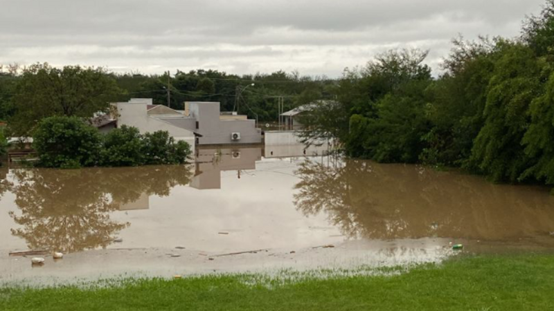 SOS enchentes RS Ajuda a vacinadora Verônica e sua família 
