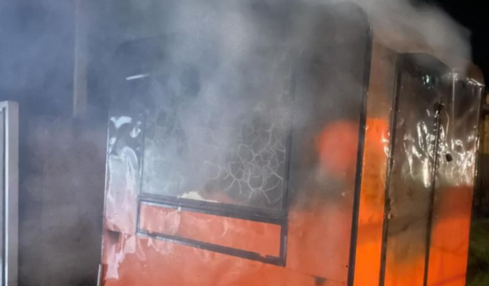 Me ajudar com os prejuízos de um acidente que destruiu meu trailer 