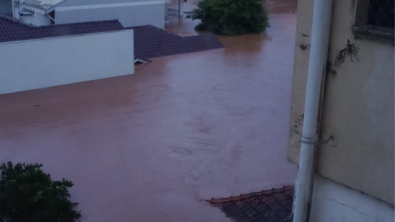 Fui atingida pela enchente e perdi tudo 