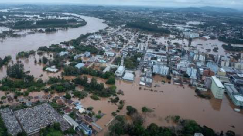 Ajude a Melissa Gravina com a enchente
