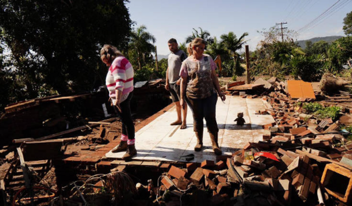 AJUDA AOS IRMÃOS NECESSITADOS DO RIO GRANDE DO SUL