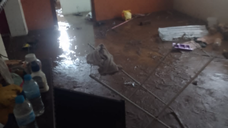 Precisamos de ajuda, perdemos tudo.