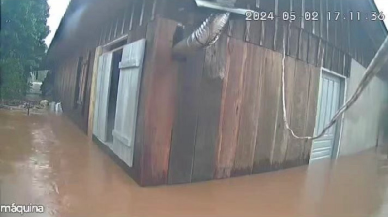 Ajuda para familiares afetados pelas enchentes que perderam tudo! 