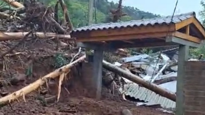Ajude a família Butge a reconstruir sua casa