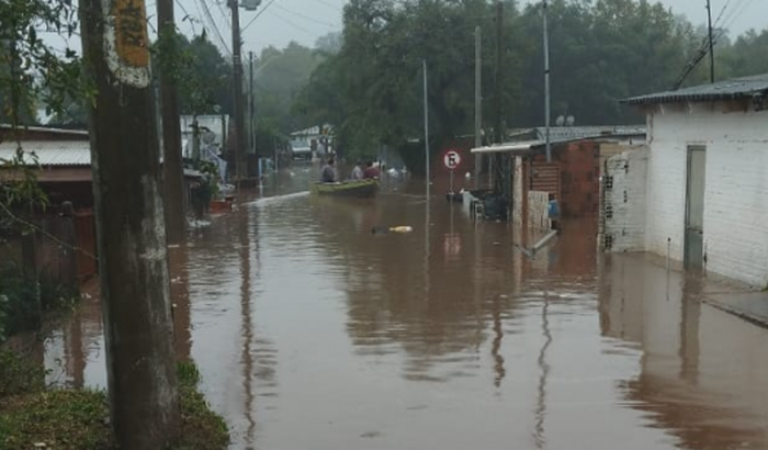 Ajuda meu irmão que perdeu tudo na enchente em cachoeira do Sul qualquer valor e nem vindo 