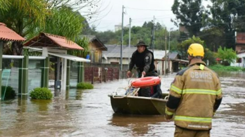Ajuda para recontruir casas após alagamento - Família Muslera