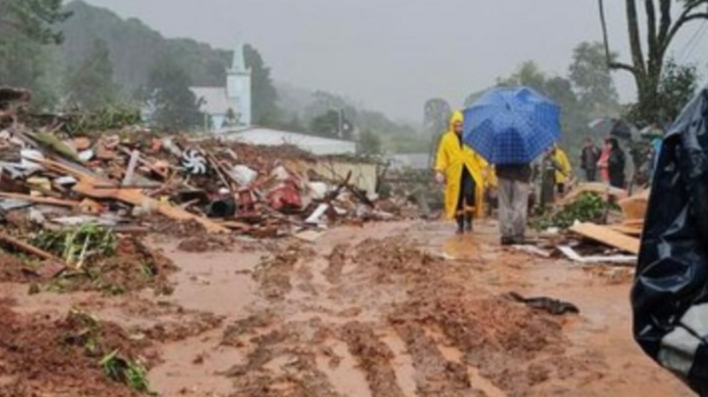 Auxílio as famílias da enchente   