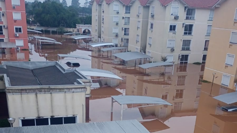 Ajuda a moradores de canoas - RS