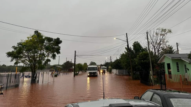 Ajuda para as famílias atingidas pela enchente em Espumoso - RS