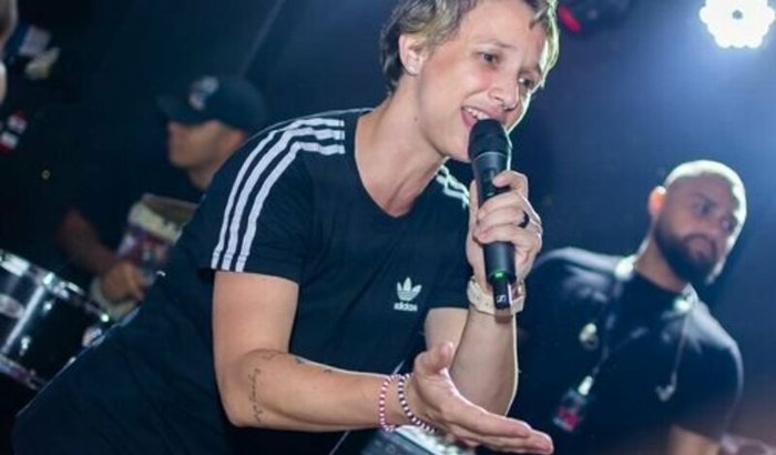 AJUDA PARA ROBERTA NA VOZ 