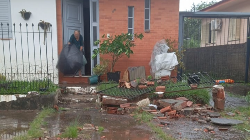 Vaquinha para reconstruir o muro da casa da dona. Vera.