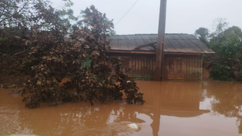Ajuda às vítimas da enchente da Linha Volta dos Freitas - General Câmara.