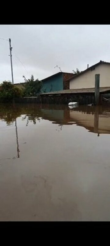 Ajuda humanitária pra quem foi atingido pela enchente 