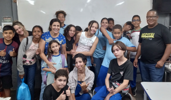 Ajude os meninos e meninas do curso de música, percussão e cordas do CEF Vila Areal adquirirem instrumentos musicais.